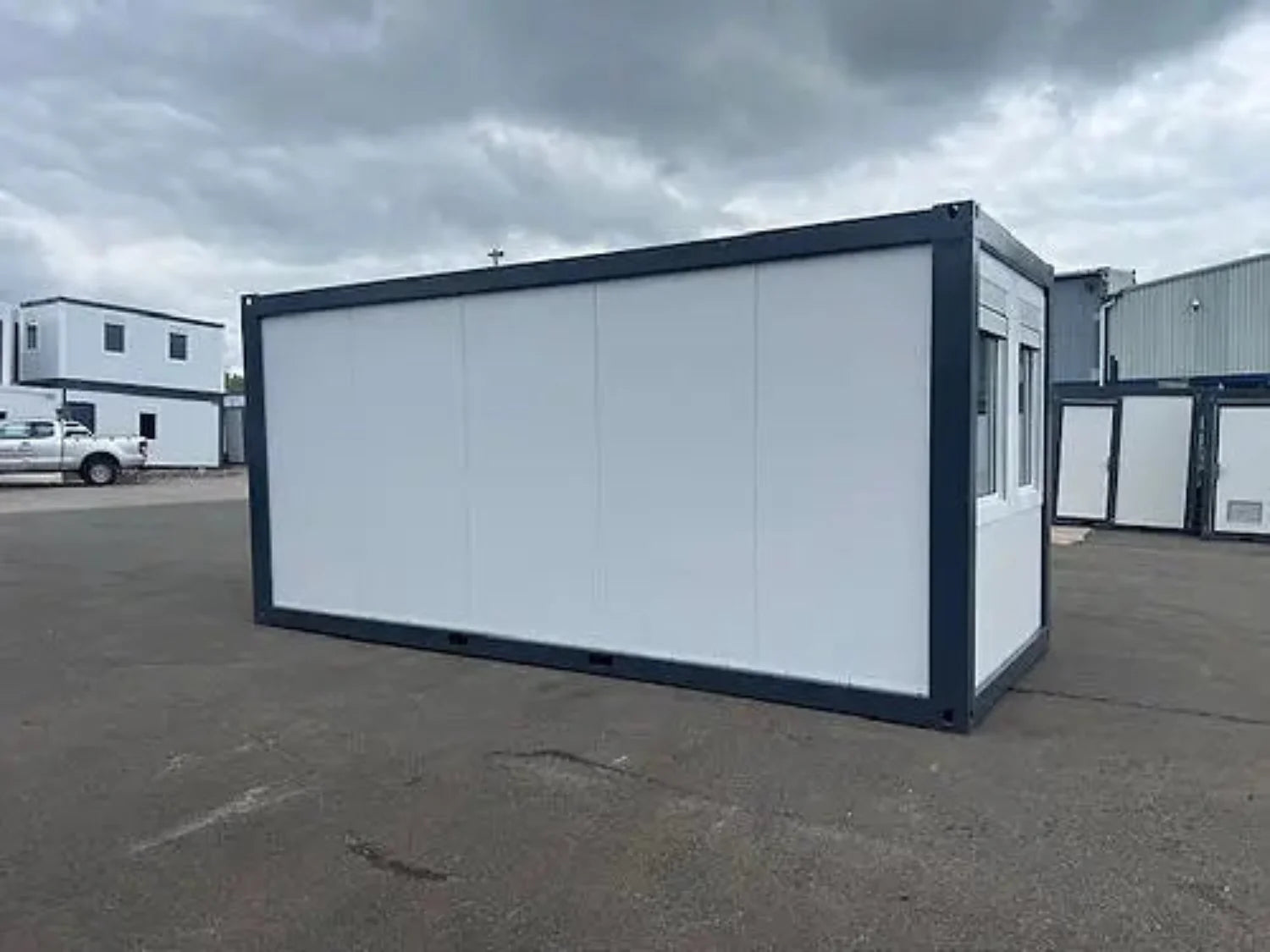 Bürocontainer mit Panoramafenstern (mobil & tragbar)